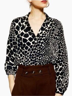 Topshop Black and White Giraffe Animal Print V-Neck Blouse